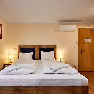 Otel Isha ***